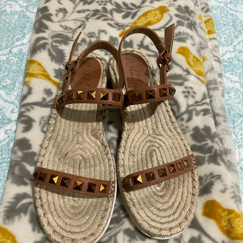 Wild Pair Yelenah Studded Espadrille Wedge Sandals Faux Leather Size 9